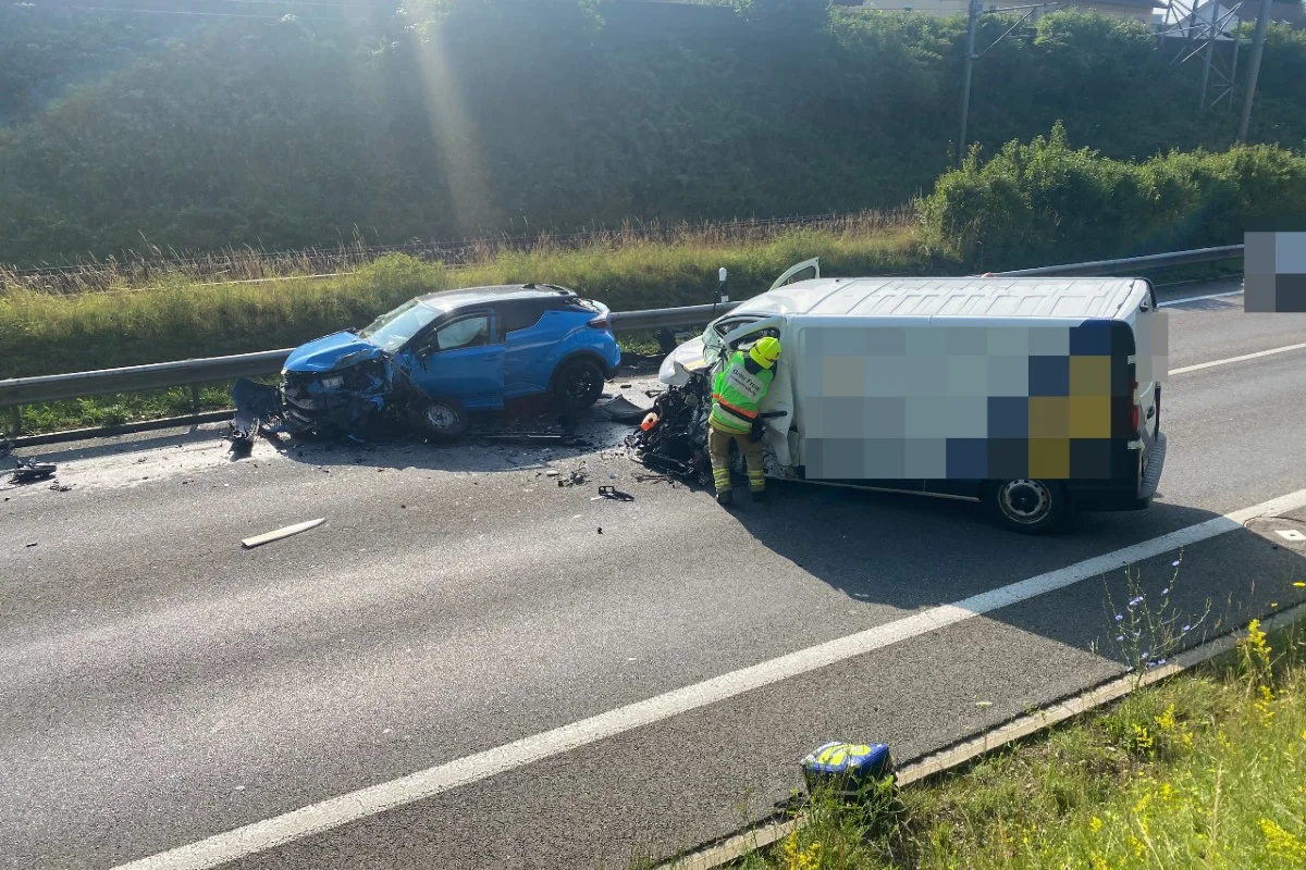 Verkehrsunfall in Hausen AG - Frontalkollision nach zwei Streifkollisionen!