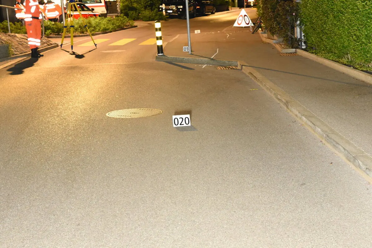 Horgen ZH – Jugendlicher verletzt sich bei Sturz mit Fahrrad schwer