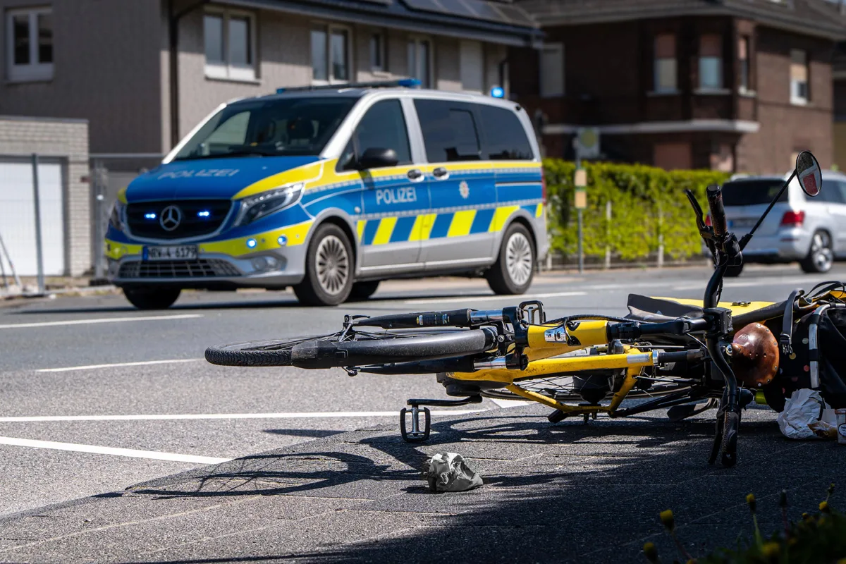 Wesel – Fahrradfahrer bei Unfall lebensgefährlich verletzt