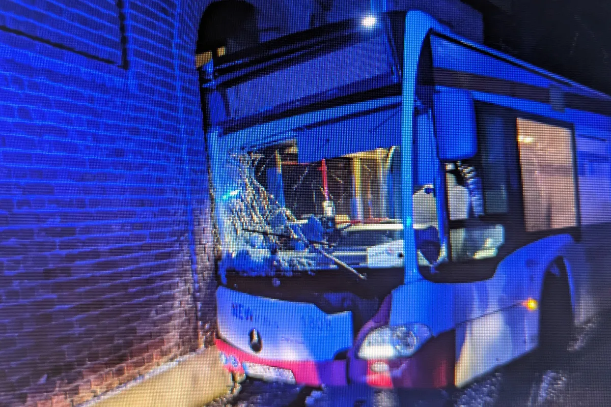 Mönchengladbach – Zwei Schwerverletzte nach Unfall von Linienbus
