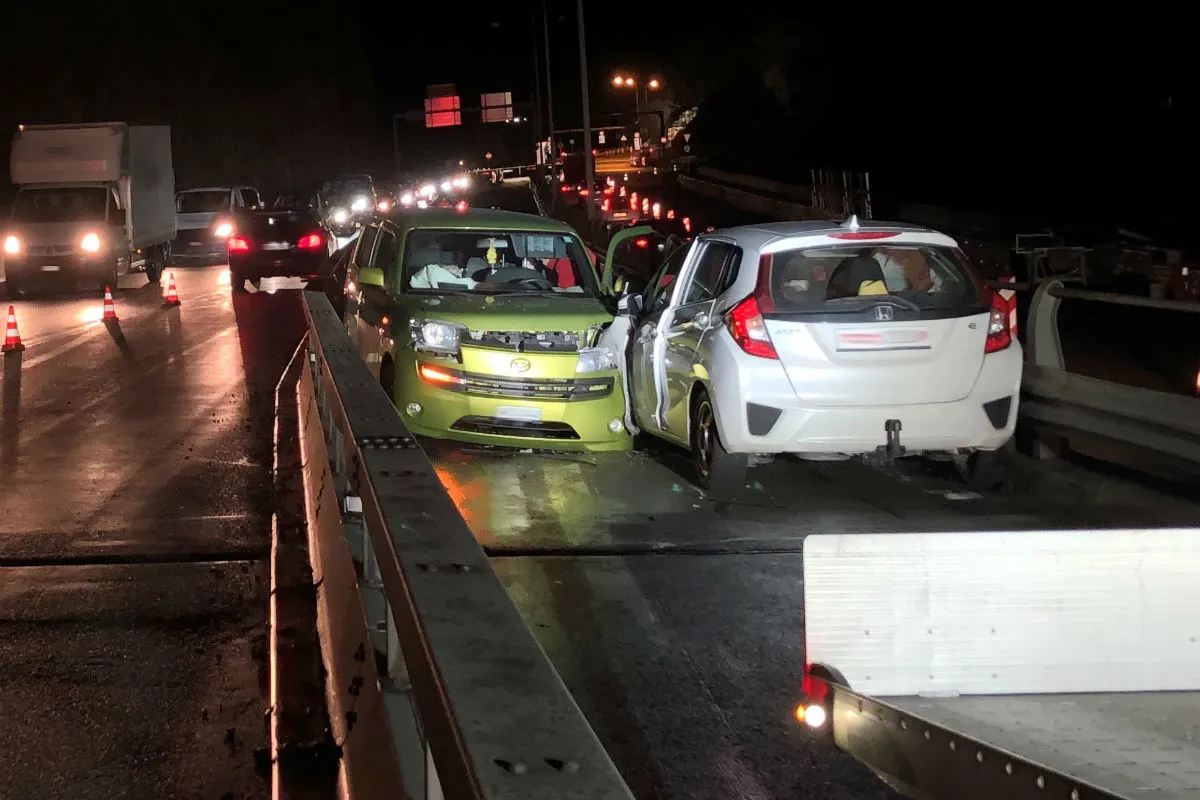 Unfall A16 Biel - Falschfahrerin verursacht Frontalcrash!