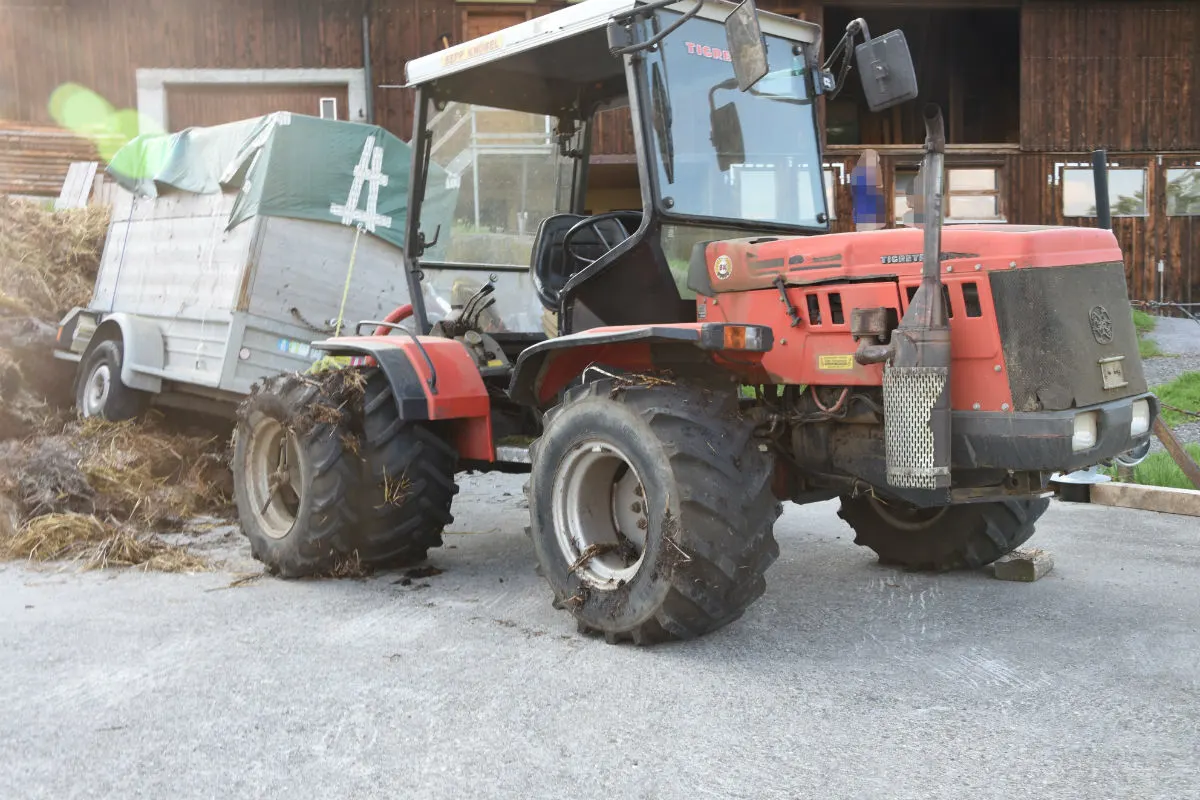 Ricken SG - Traktor überrollt Landwirt