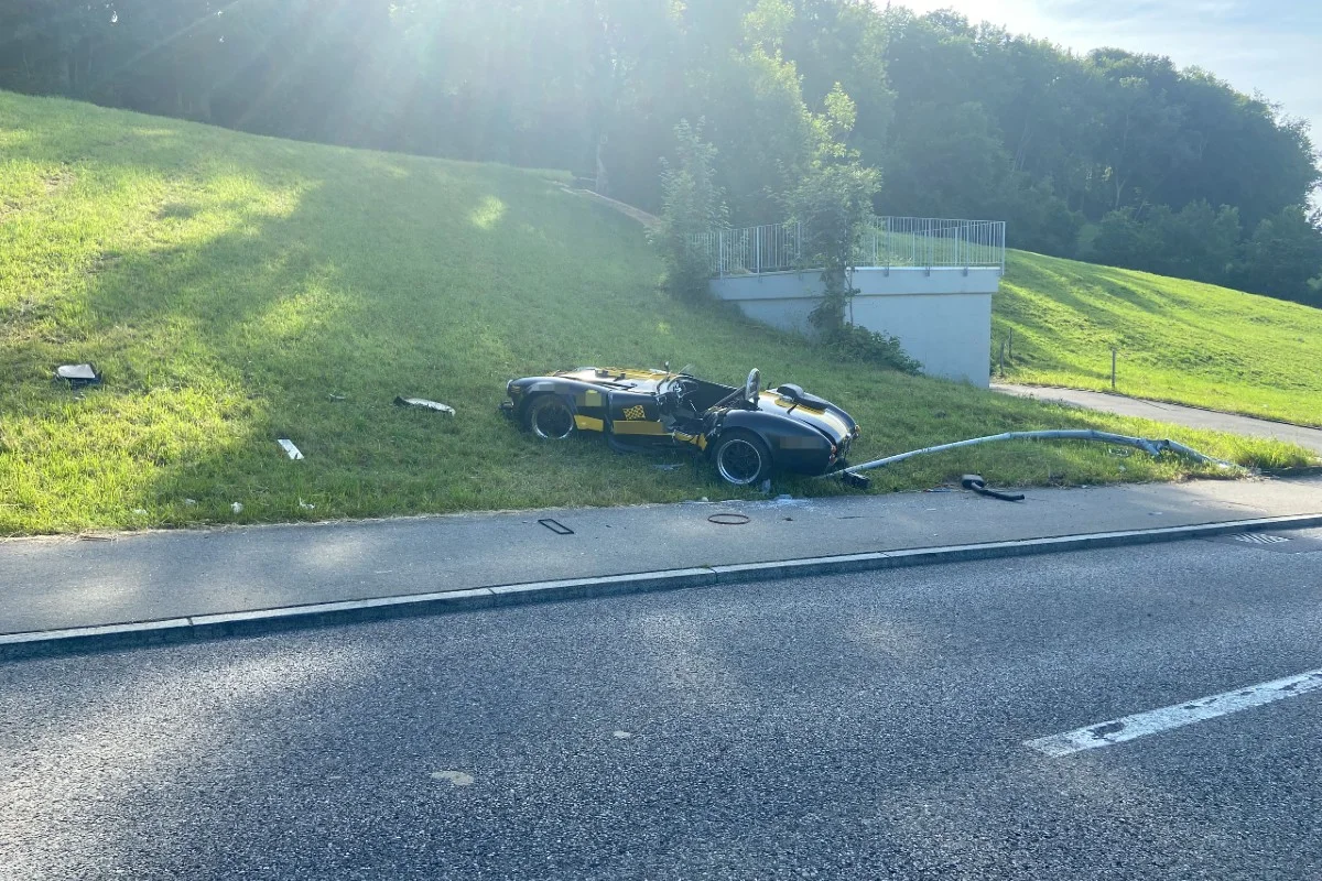 Wohlen AG - Überholmanöver endet mit Selbstunfall!