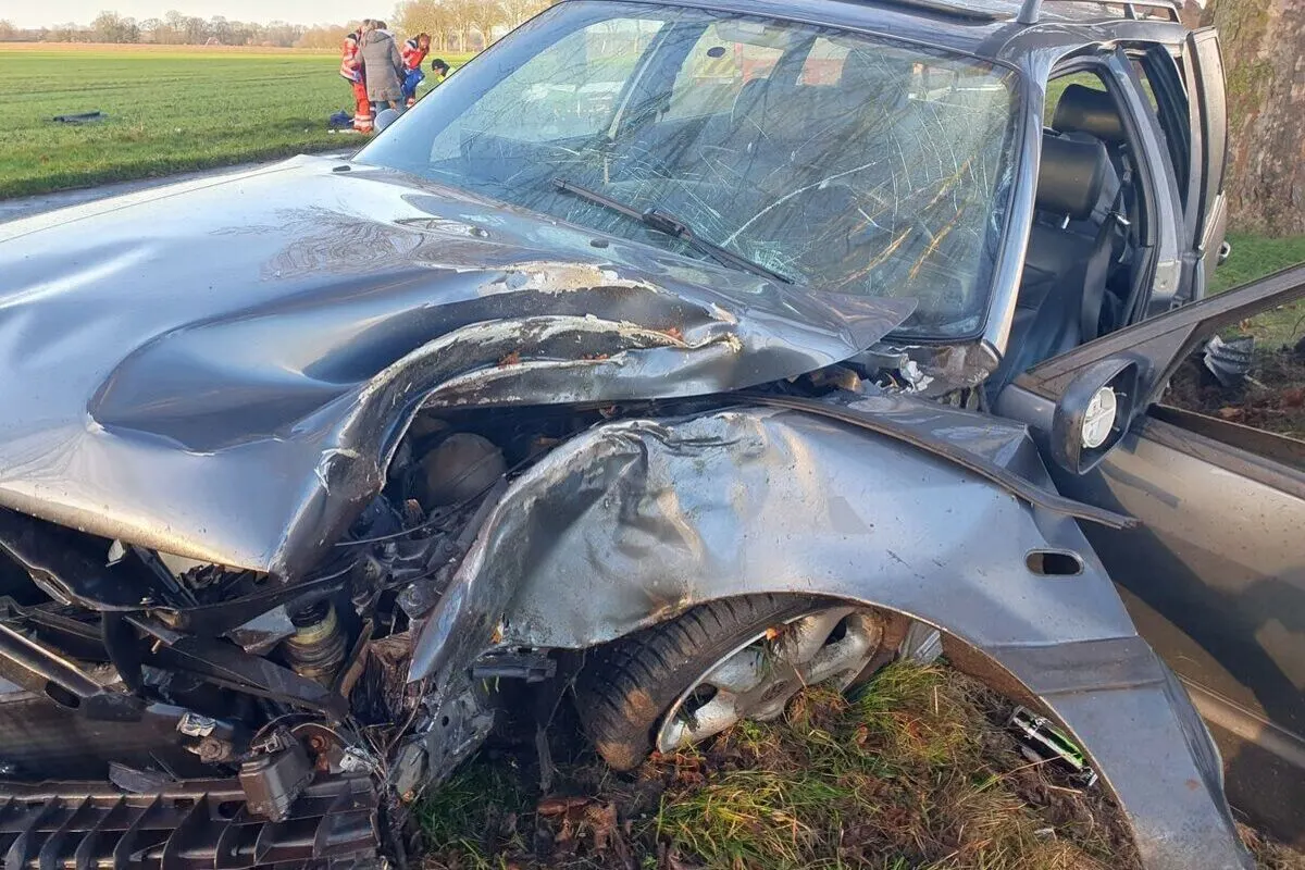  Gemarkung Hollenbeck – 31-Jähriger wird bei Unfall aus Auto geschleudert und schwer verletzt