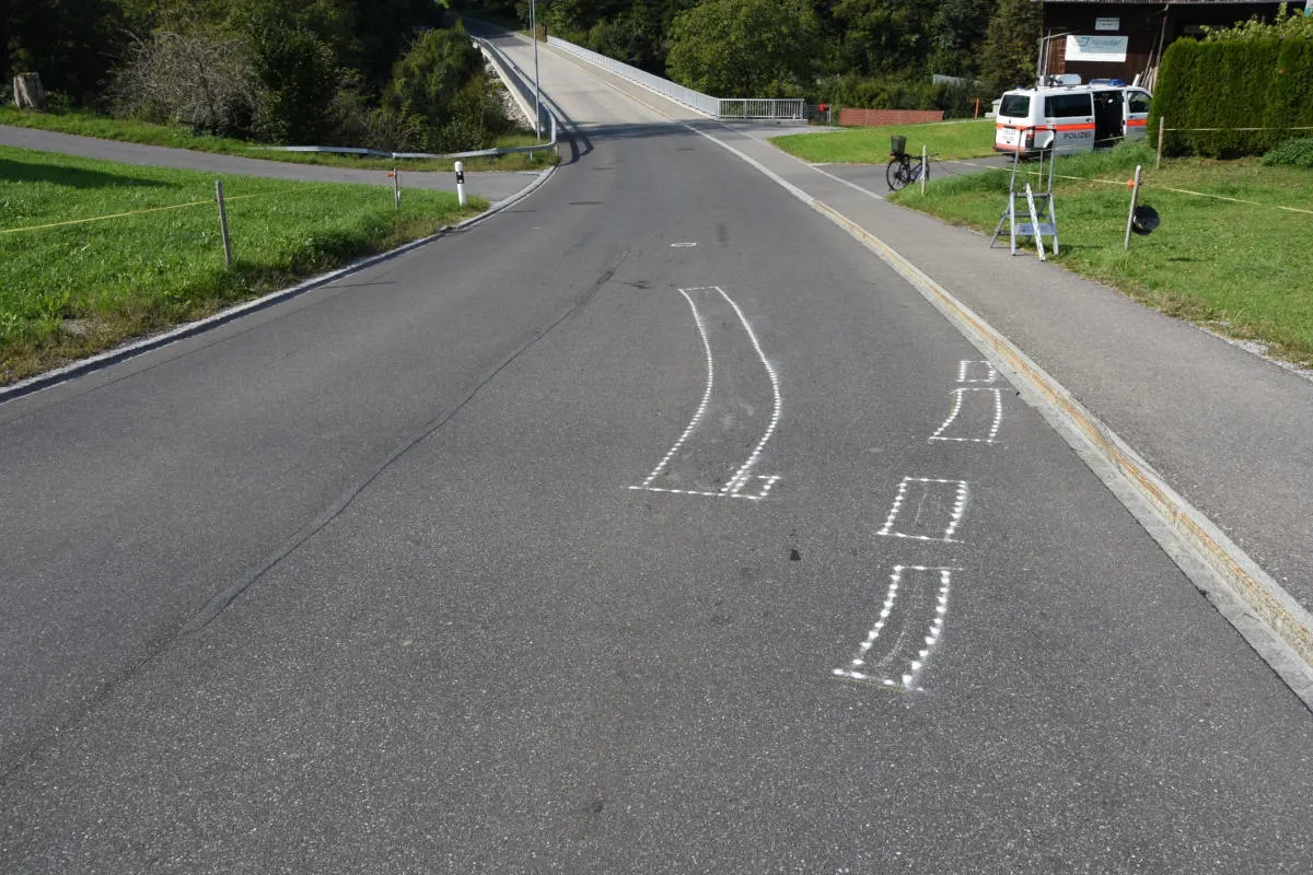 Ernetschwil SG - Selbstunfall eines alkoholisierten Velofahrers