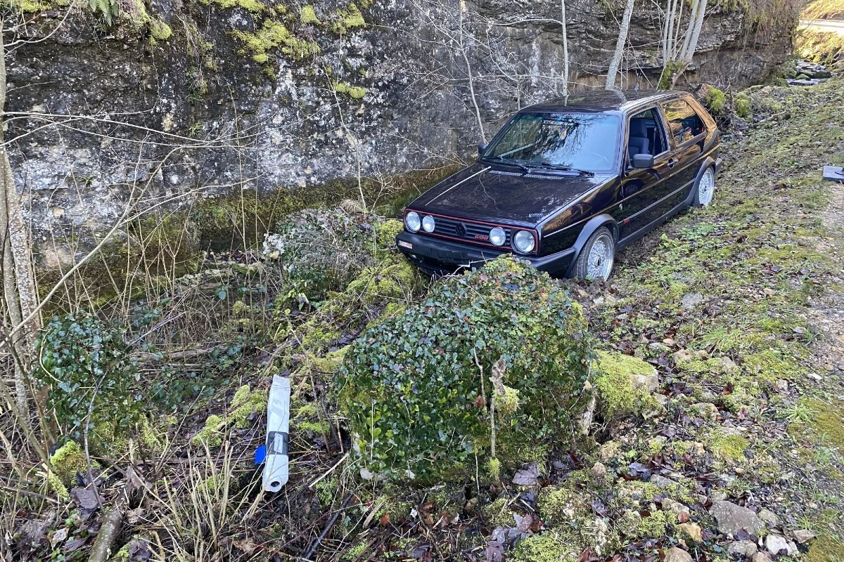 Unfall in Arboldswil BL - Kontrolle über VW Golf verloren, Drogen waren im Spiel