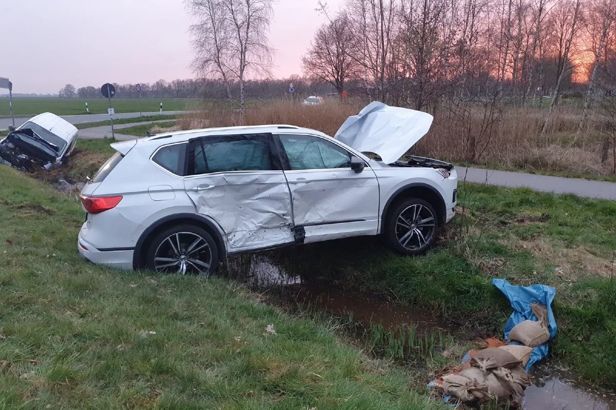 Ritschermoor - 30-Jährige übersieht Seat - 2 Autos landen in Graben