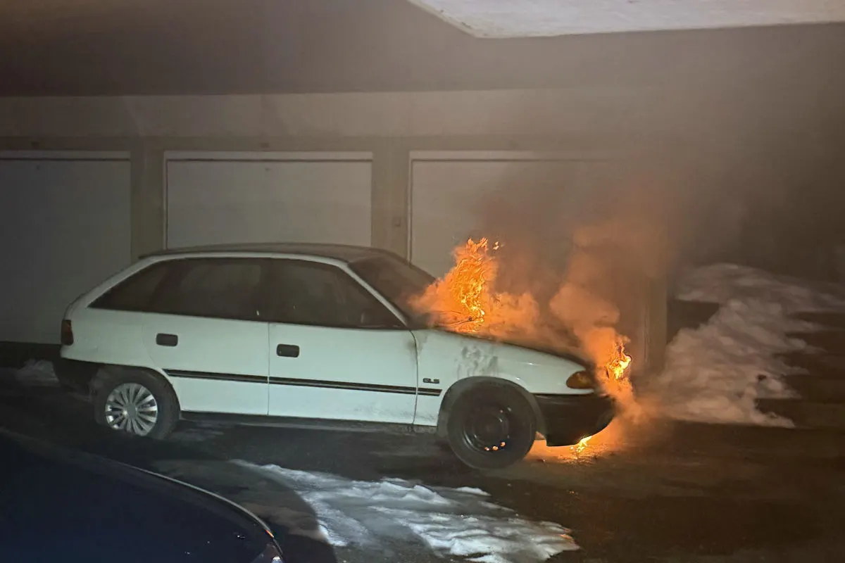Schübelbach / Steinen SZ – Zwei Autobrände innert kurzer Zeit