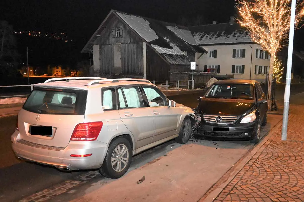 Eschen FL - In parkiertes Auto gefahren!