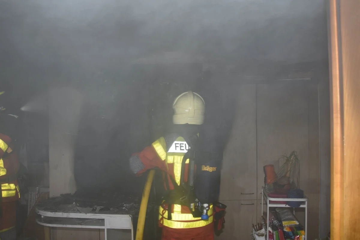Oberschan SG - Brand in Hotel durch Kühlschrankbrand ausgelöst