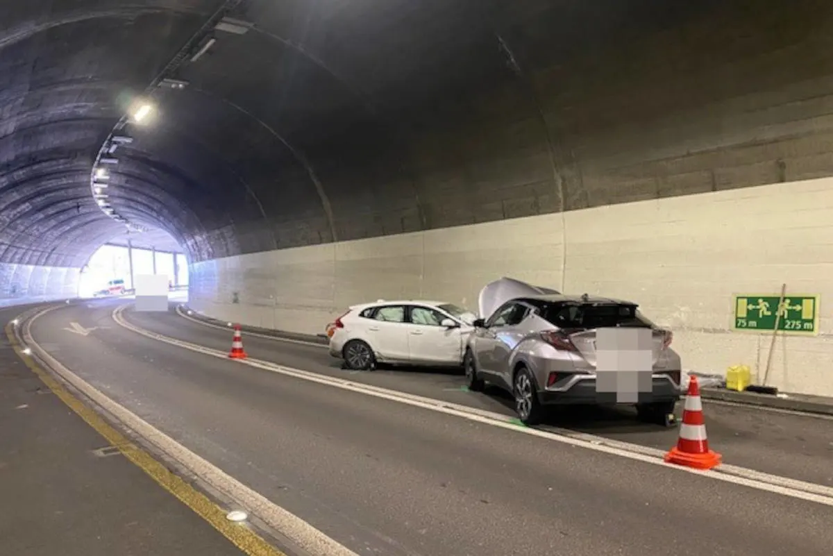 Flüelen UR –  Eine Person bei Unfall auf der Axenstrasse verletzt