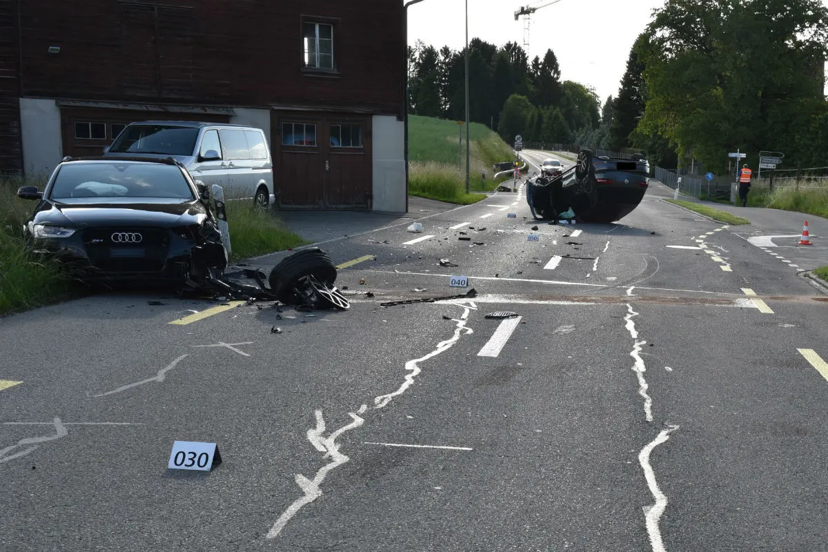 Hausen a. A. ZH - Zwei Verletzte nach Crash