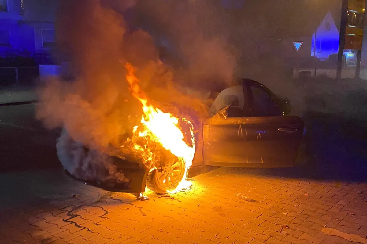 Plettenberg – Nächtlicher Fahrzeugbrand