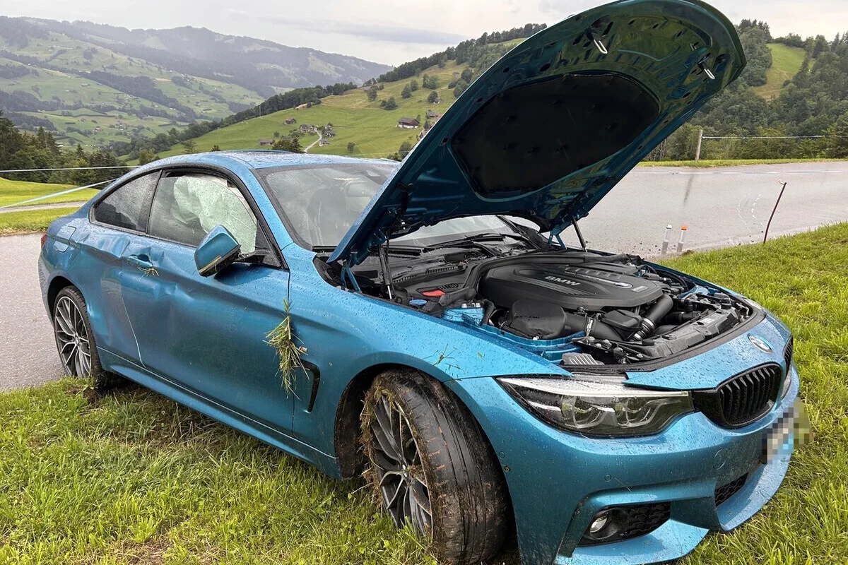 Krummenau SG – Auto überschlägt sich bei Unfall