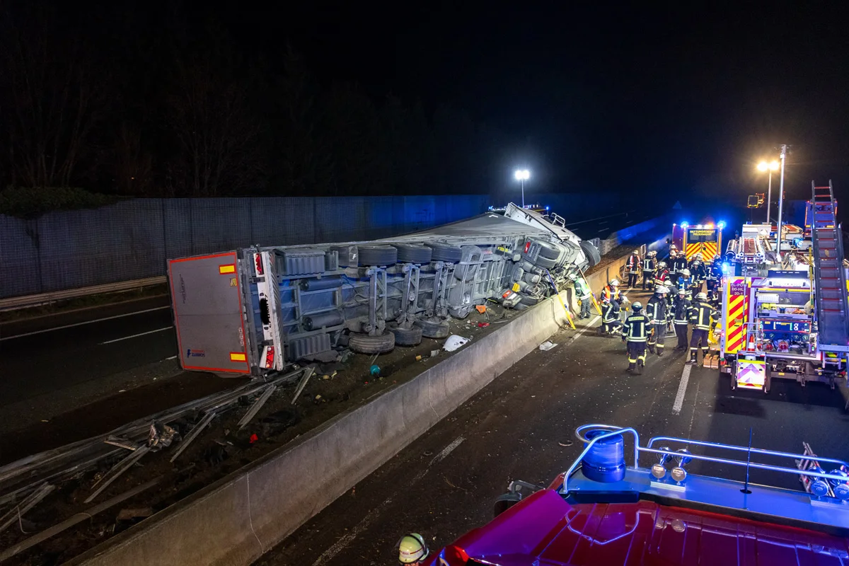 Porta Westfalica – Lkw-Fahrer nach Unfall lebensgefährlich verletzt