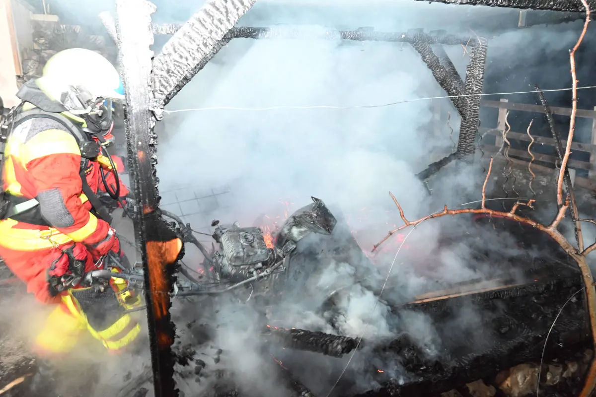 Buchs SG – Geräteschuppen in Vollbrand