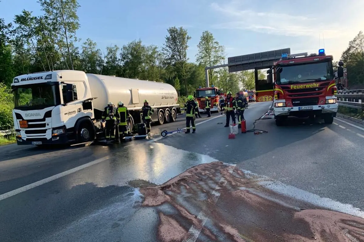 A42 Gelsenkirchen – Zwei Auffahrunfälle und ein aufgerissener Dieseltank eines Lastwagen