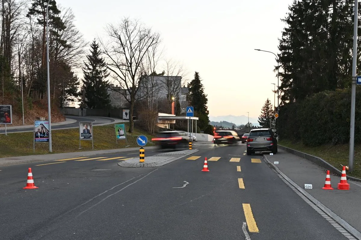 Uitikon ZH – Fussgängerin von Auto erfasst und schwer verletzt