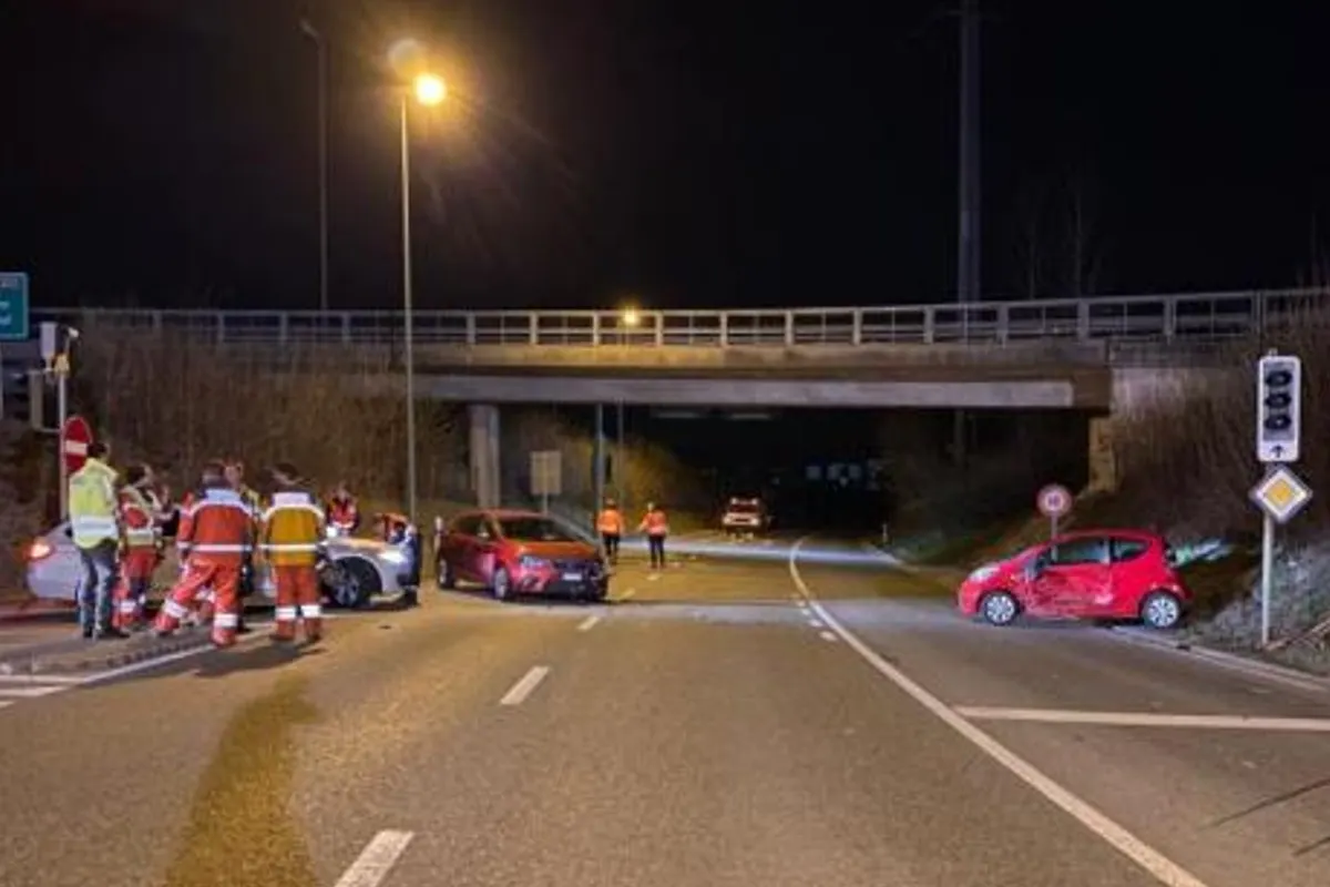 Weiningen ZH - Eine Frau nach Verkehrskollision schwer verletzt