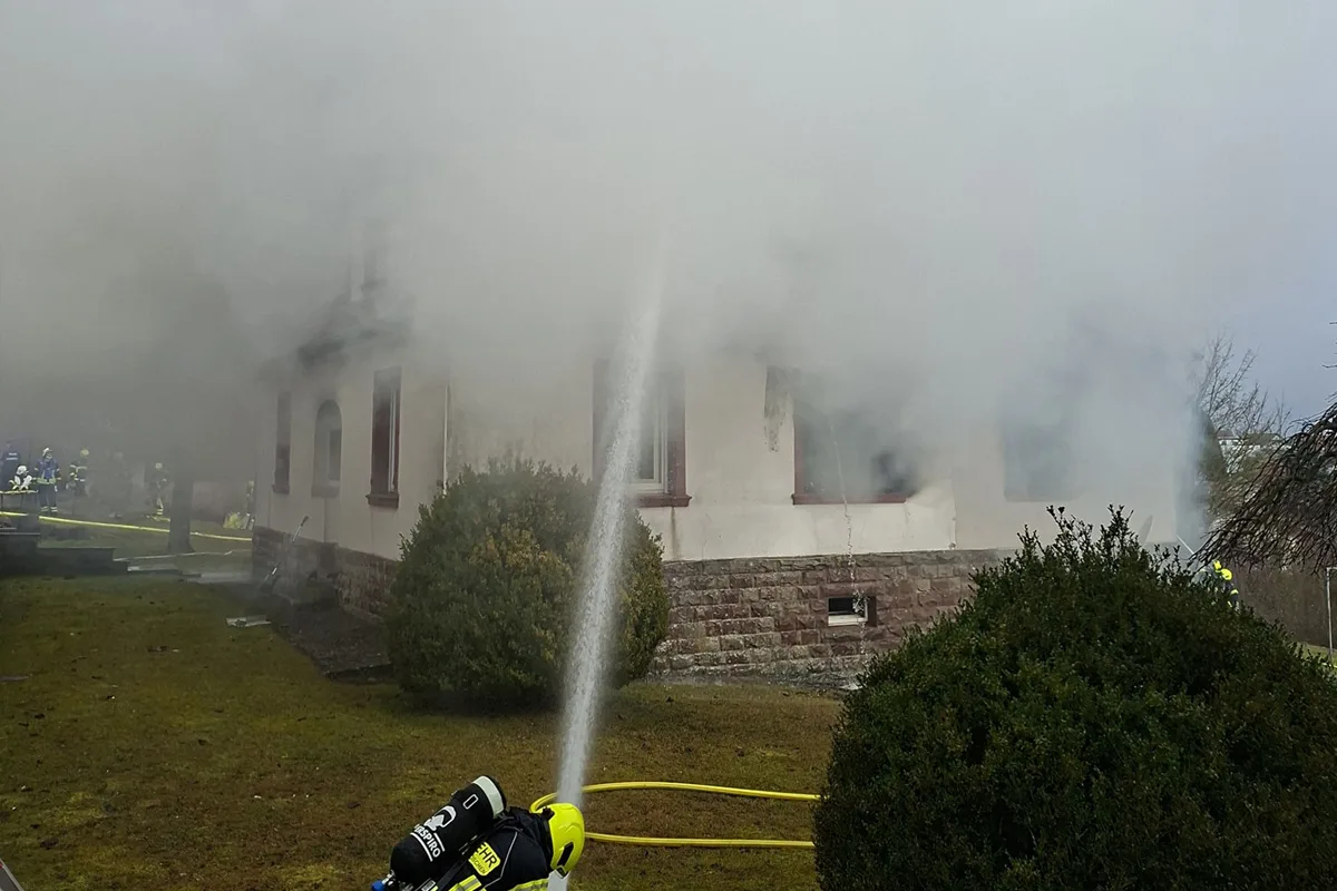 Hermersberg – Ermittlungen nach Brand mit zwei Toten dauern an