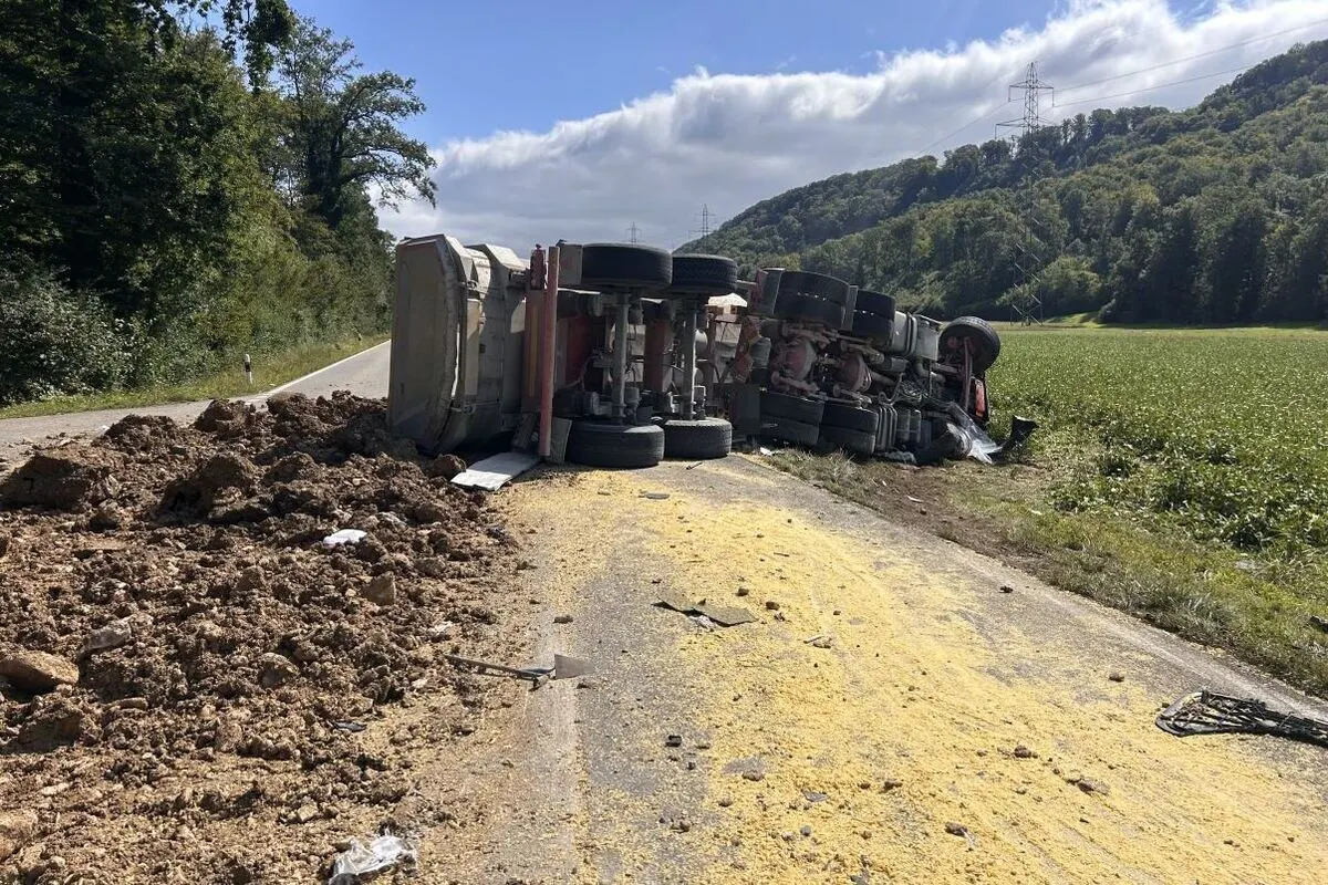 Eiken AG - Lastwagenfahrer kommt bei schwerem Unfall ums Leben