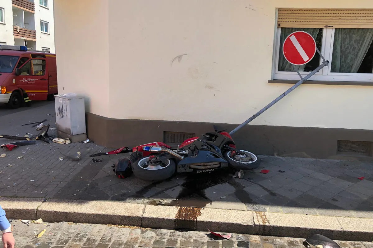 Worms – Motorradfahrer bei Unfall mit PKW schwer verletzt