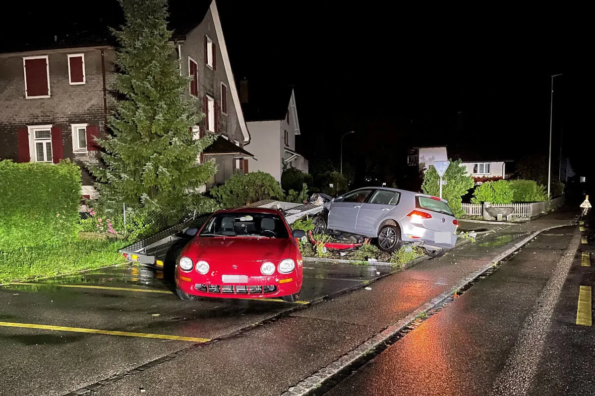 Sirnach TG – Am Steuer eingeschlafen und Unfall mit zwei Verletzten gebaut