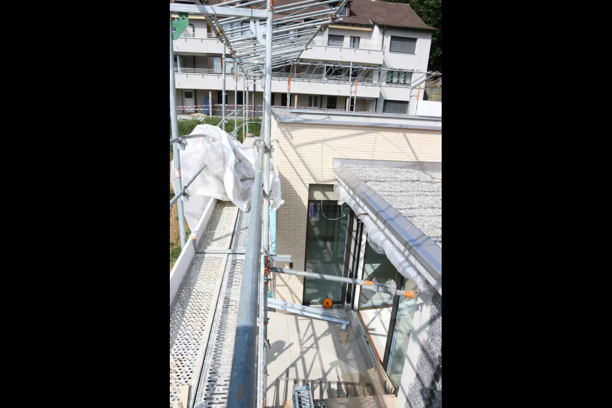St.Gallen SG - Arbeiter stürzt vier Meter in die Tiefe