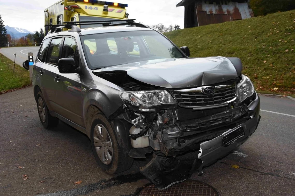 Goldingen SG – 5-jähriges Kind bei Auffahrunfall zwischen zwei Autos verletzt