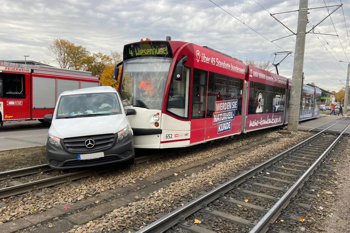 Kollision in Erfurt – Verkehrsunfall mit einer Straßenbahn