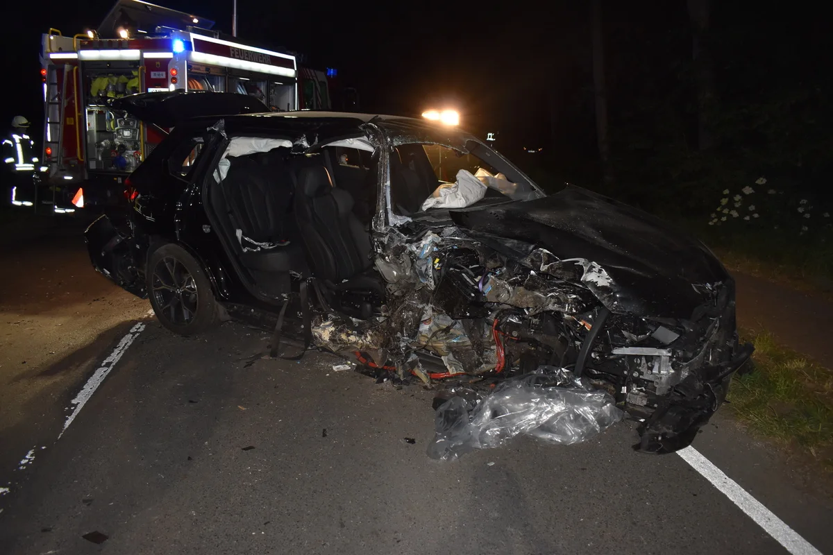  Verkehrsunfall bei Beckdorf NI - Eine Person schwer verletzt