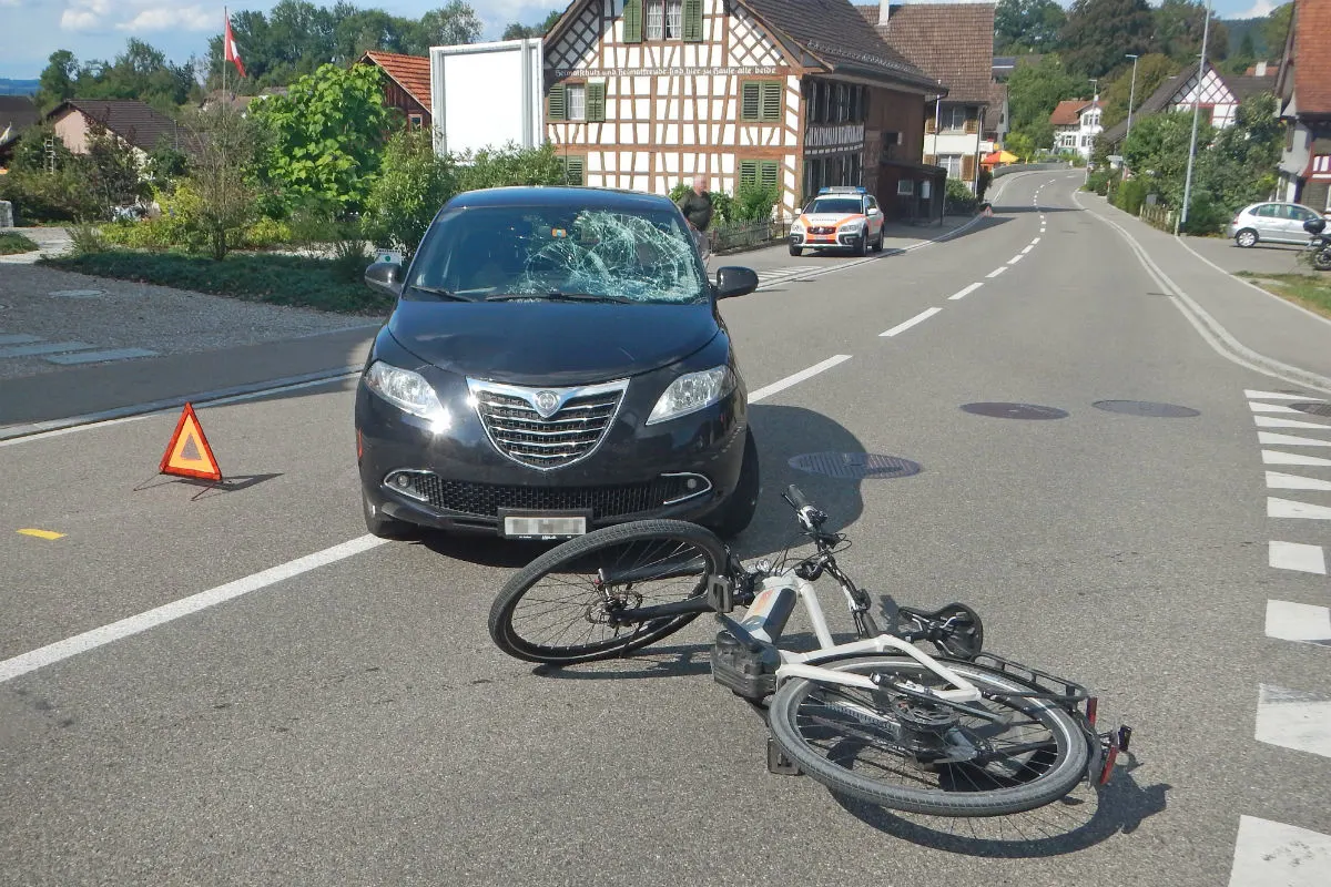 Bussnang TG - Beim Abbiegen E-Bike-Fahrer übersehen