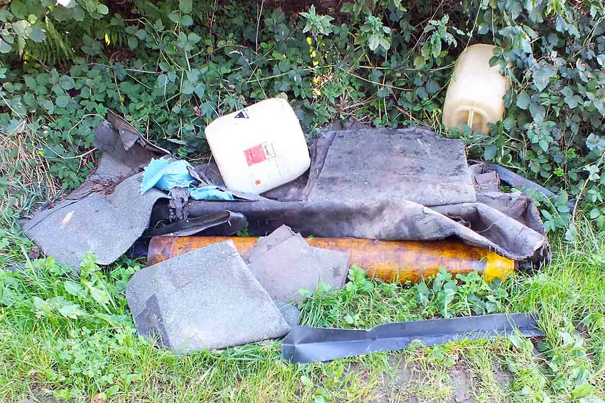 Bad Oldesloe - Illegale Ablagerung von gefährlichem Sondermüll - Zeugen gesucht