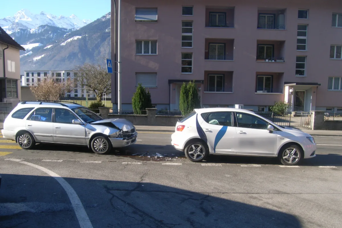 Altdorf UR - Auf Auto aufgefahren