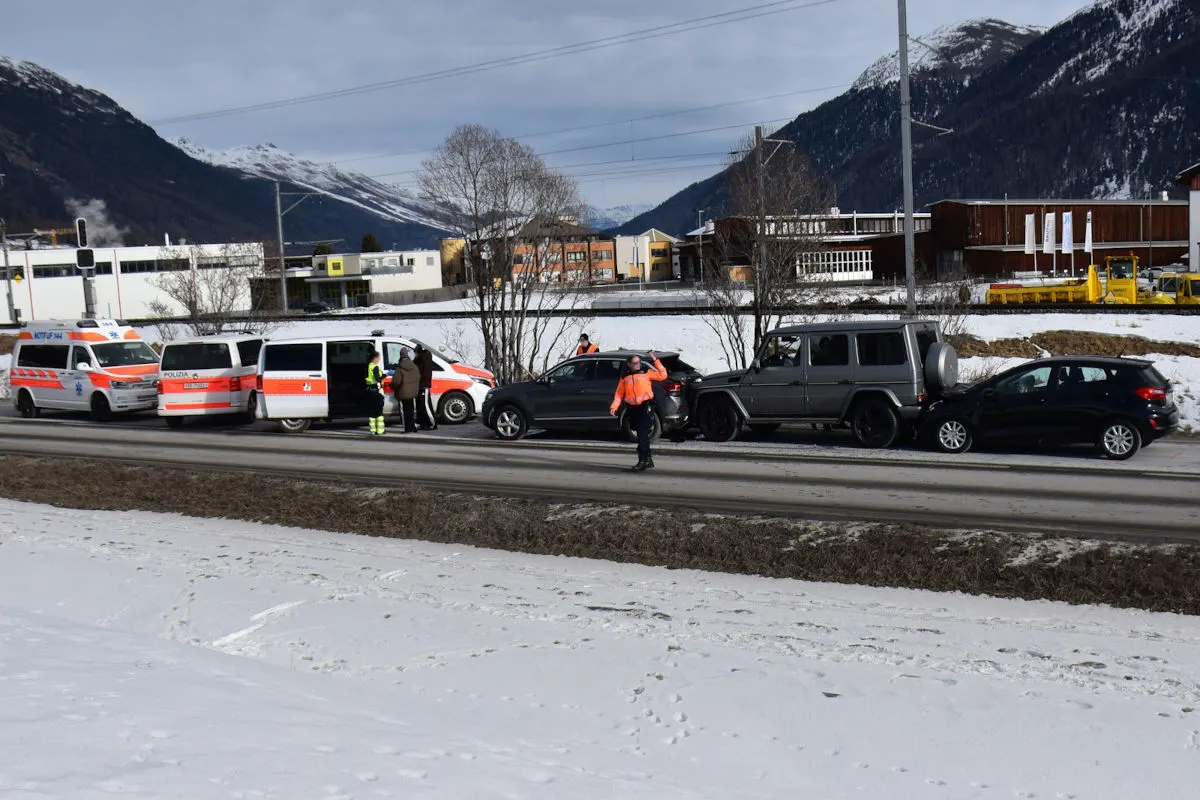 Samedan GR – Drei Autos in Auffahrunfall verwickelt