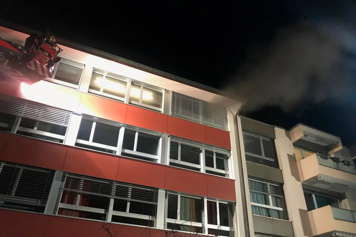 Stadt Bern BE - Hoher Sachschaden wegen Kleinbrand in Büro