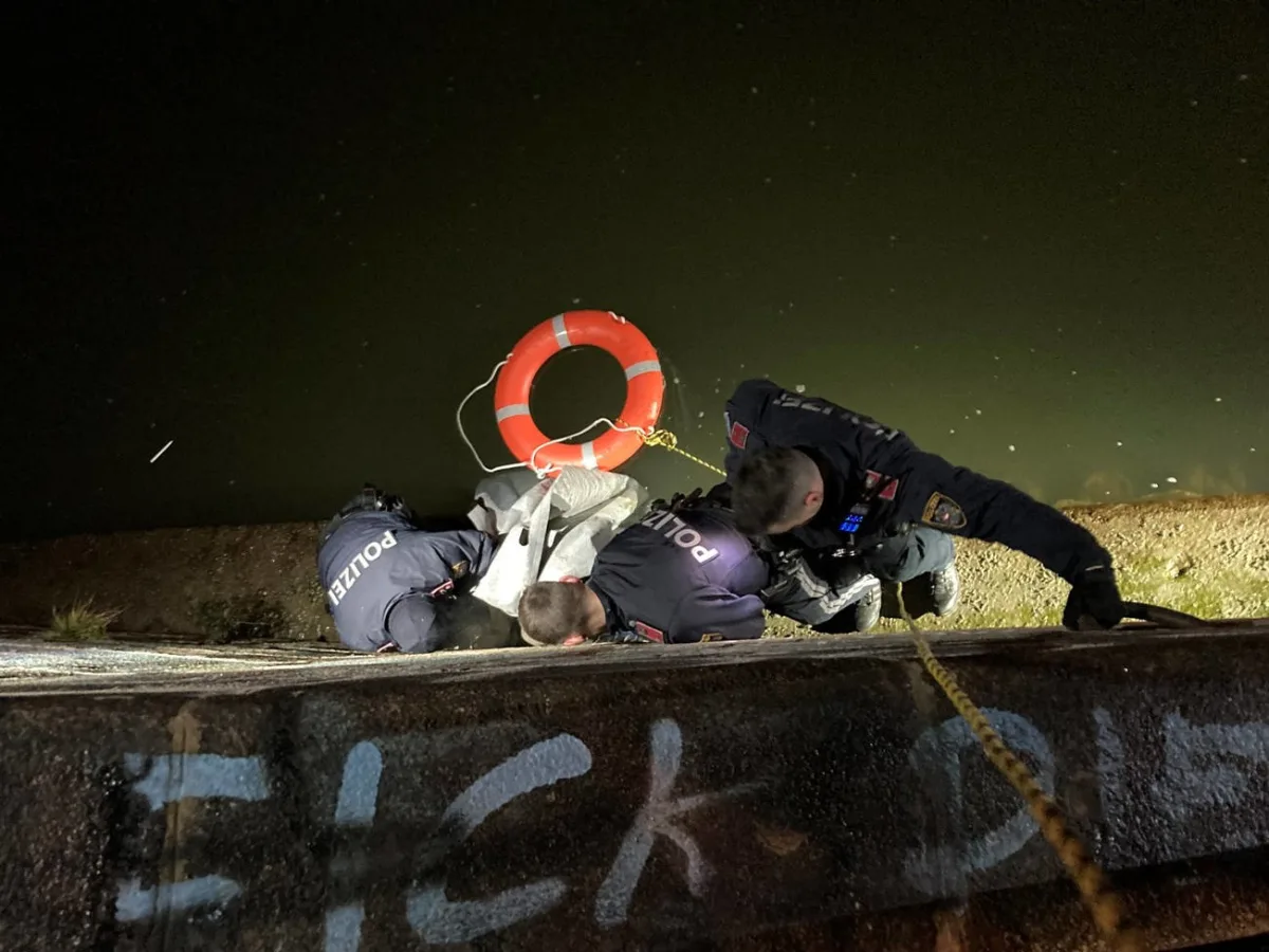Wien – Junge Frau nach Sturz in den Donaukanal gerettet