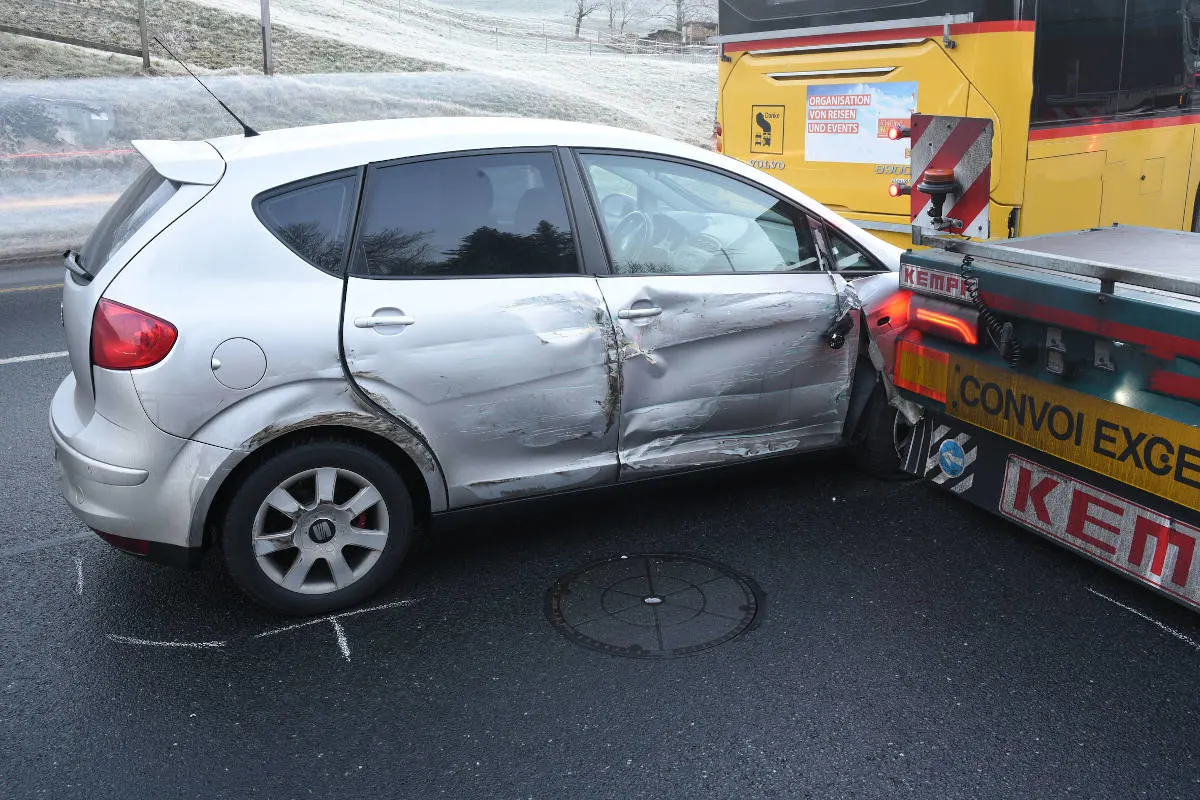Werthenstein LU - Unfall nach Überholmanöver