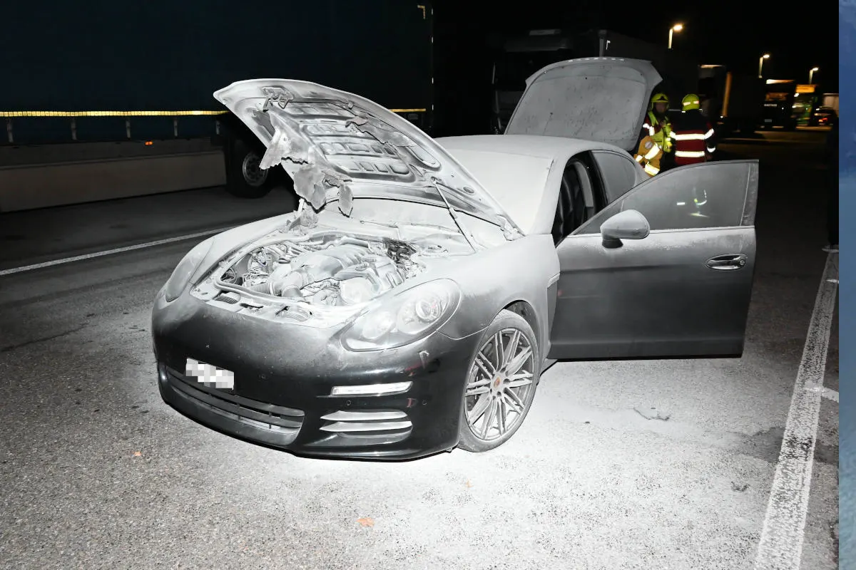A1 Gossau SG – Autobrand auf der Autobahn