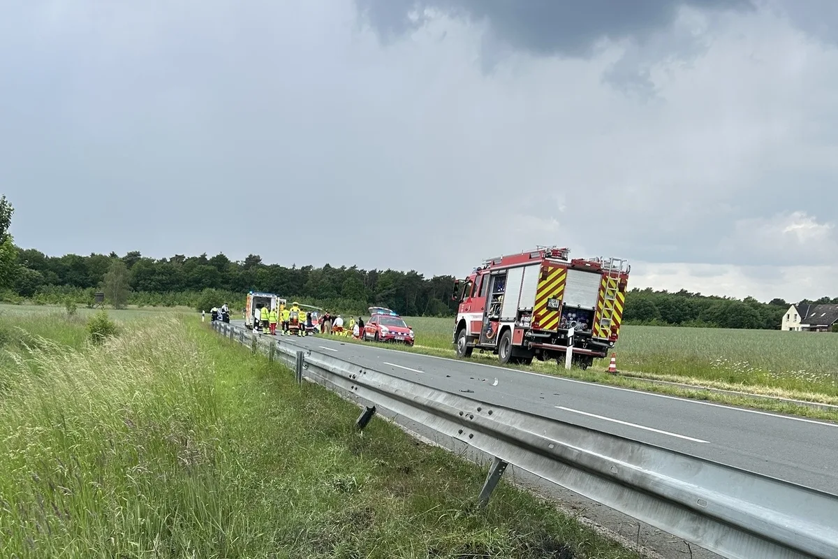 Olfen NW - Motorradfahrer stirbt noch an der Unfallstelle