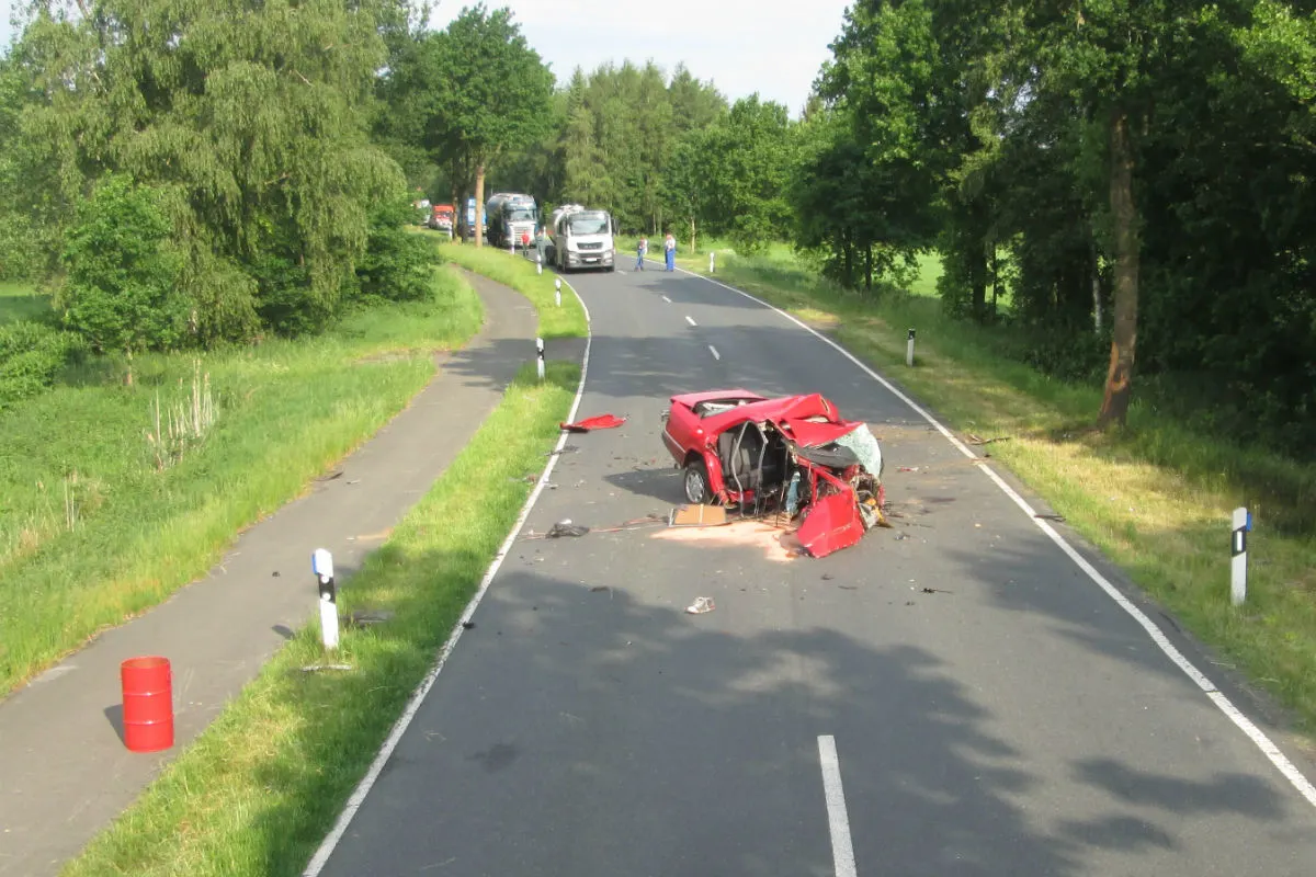 20-jähriger Autofahrer stirbt bei Verkehrsunfall