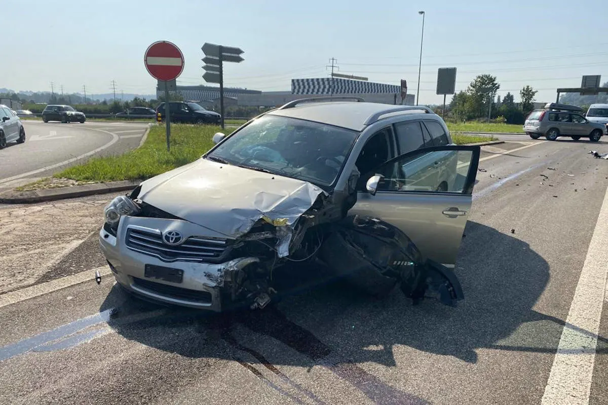 Hunzenschwil AG – Kollision zwischen zwei Personenwagen
