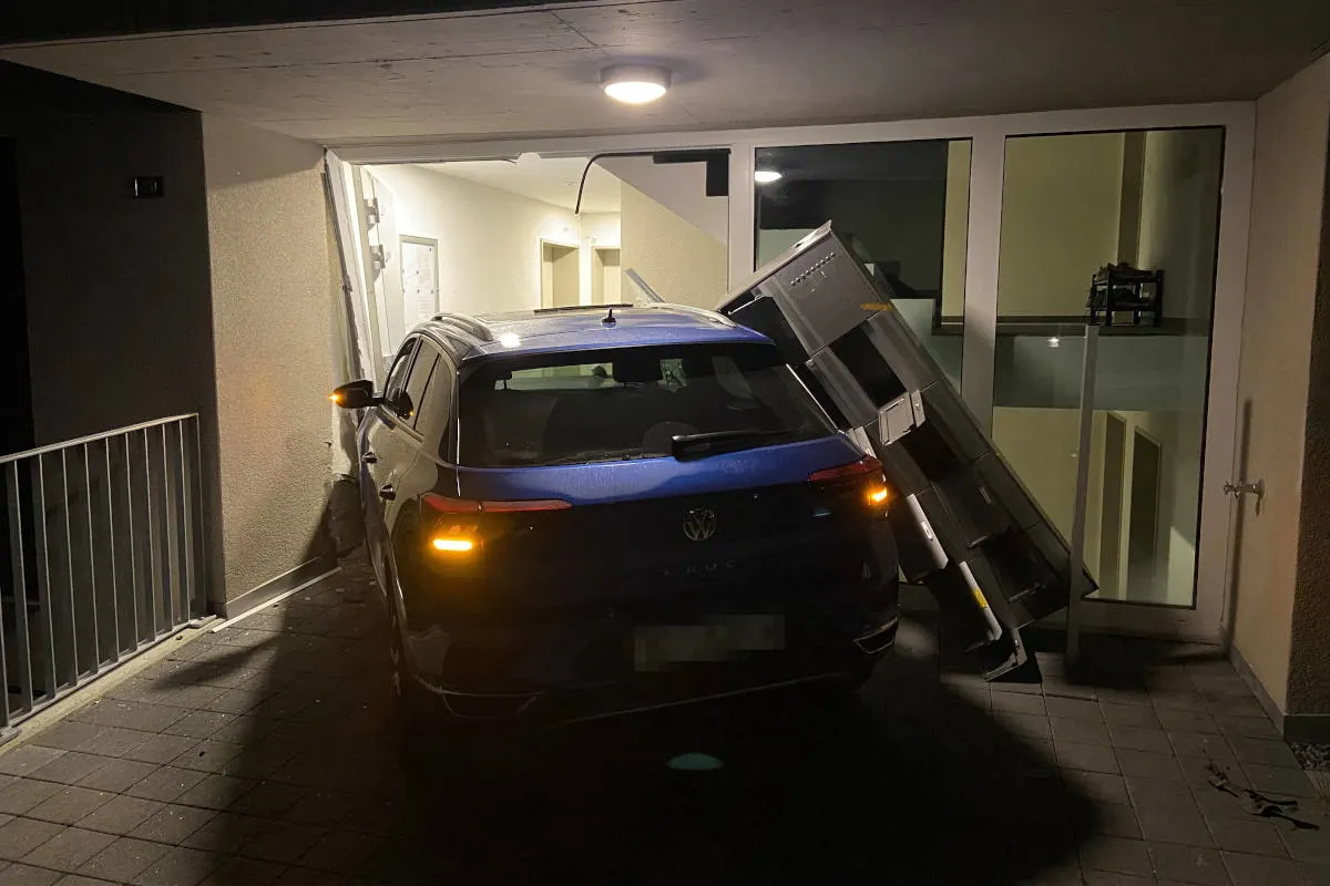 Beinwil am See AG – Gegen Hauseingang geprallt