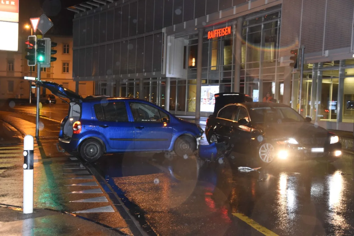 Unfall gestern in Wil SG - Rotlicht missachtet?