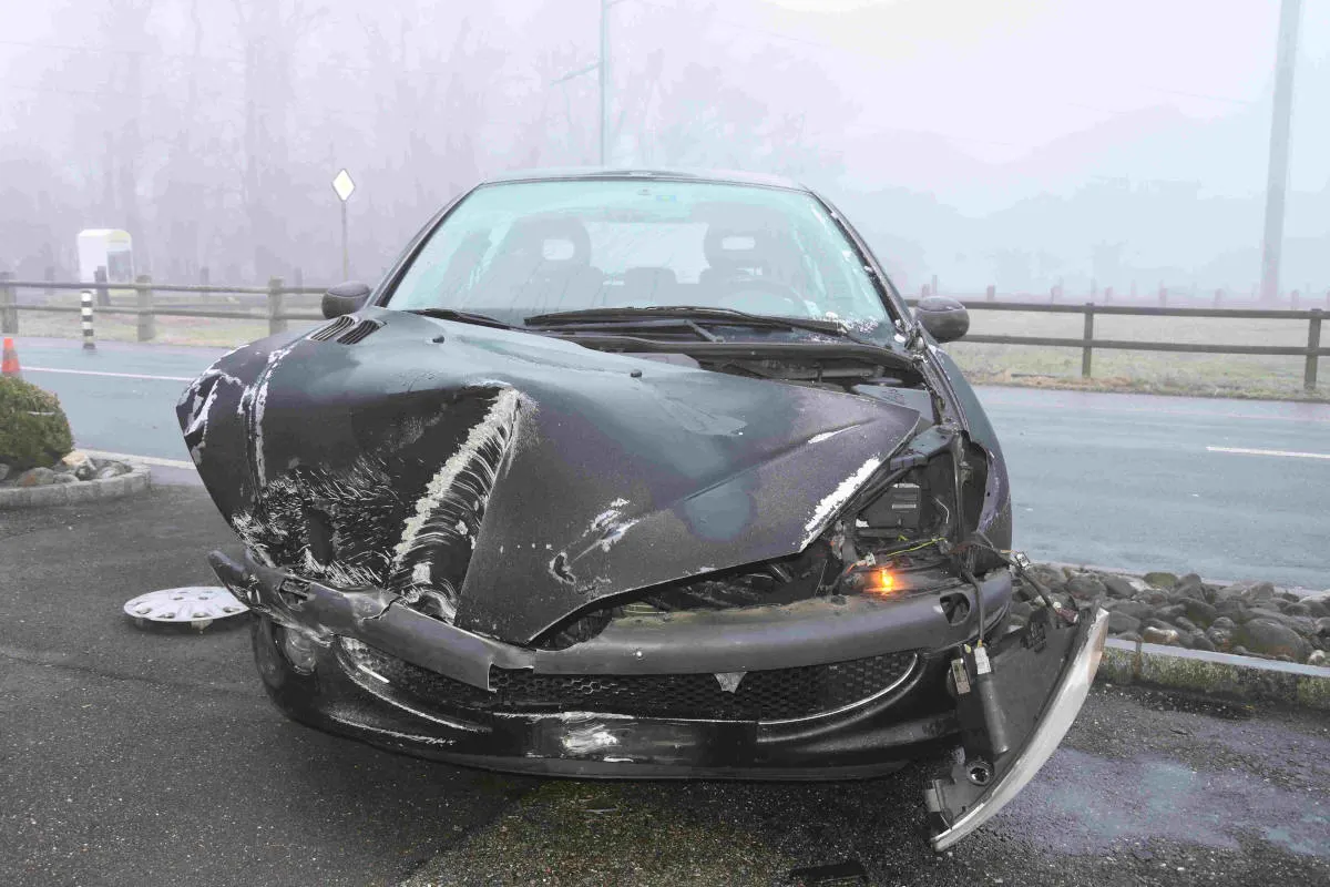 Unfall Gams SG - Mit Auto gegen Hauswand gekracht