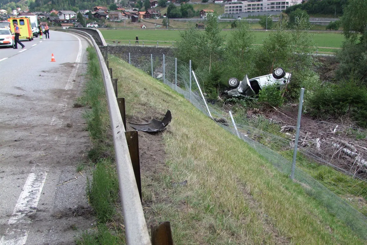 Schiers GR - Neben der Strasse auf dem Dach gelandet