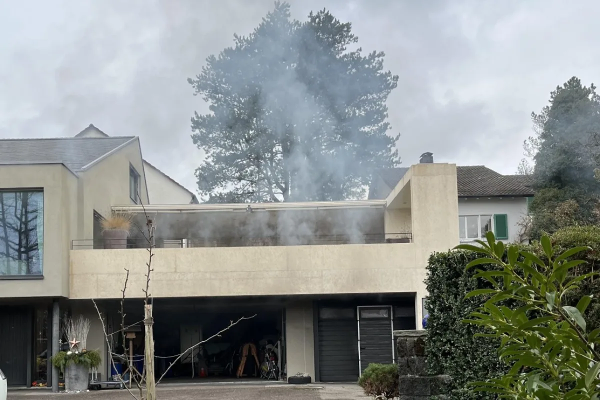 Winterthur ZH - Brand in Einfamilienhaus fordert hohen Sachschaden