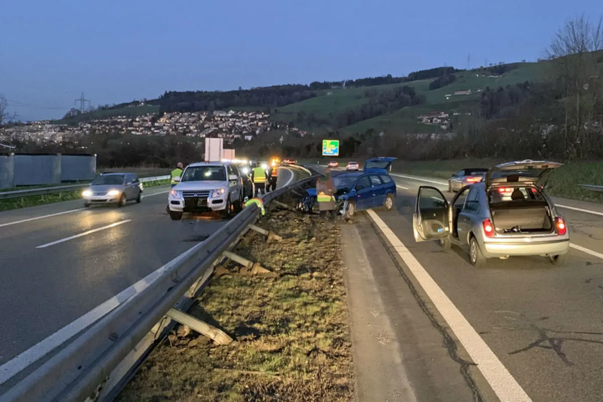 A14/Inwil LU - Schleuderpartie auf der Autobahn