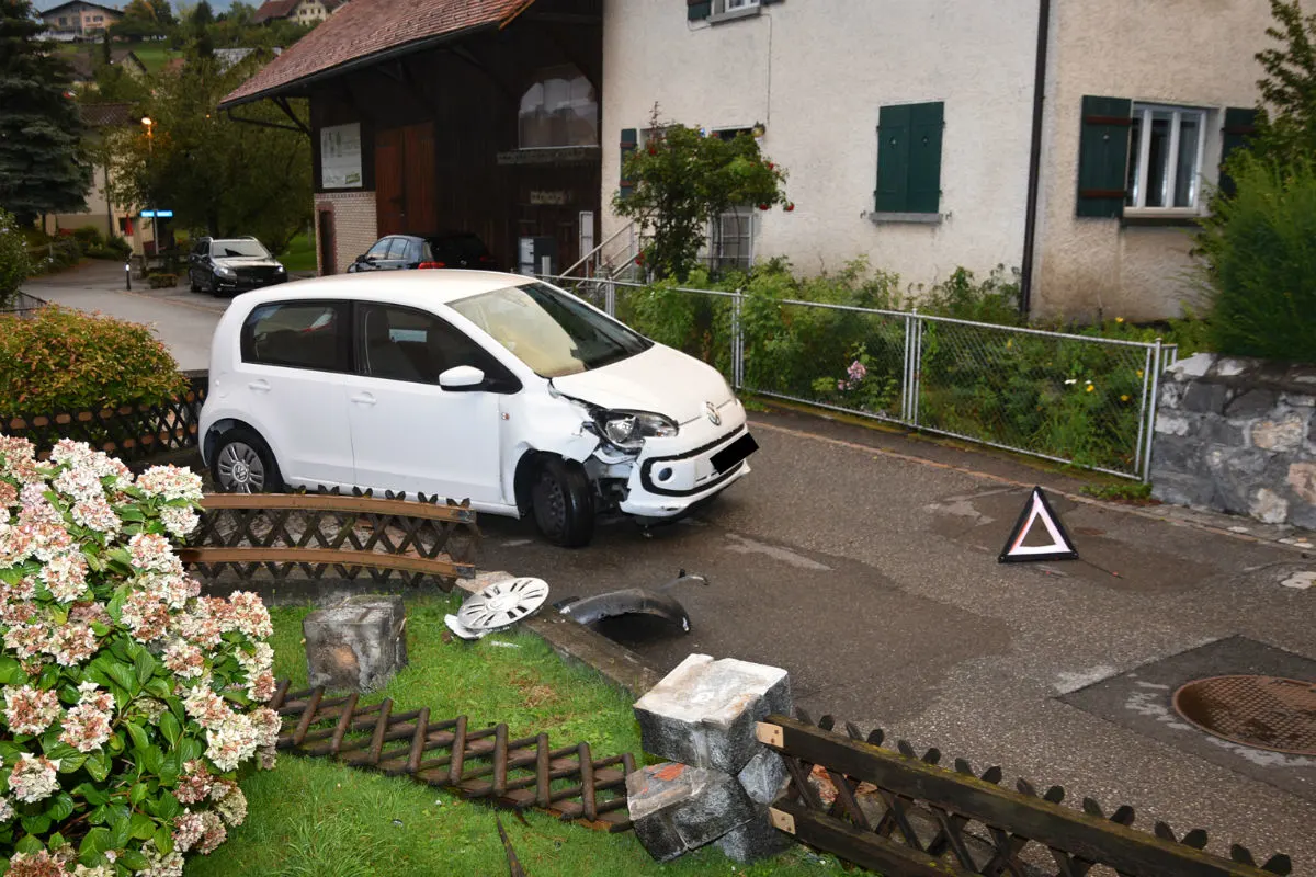 Eschen FL - Unfall mit Gartenzaun