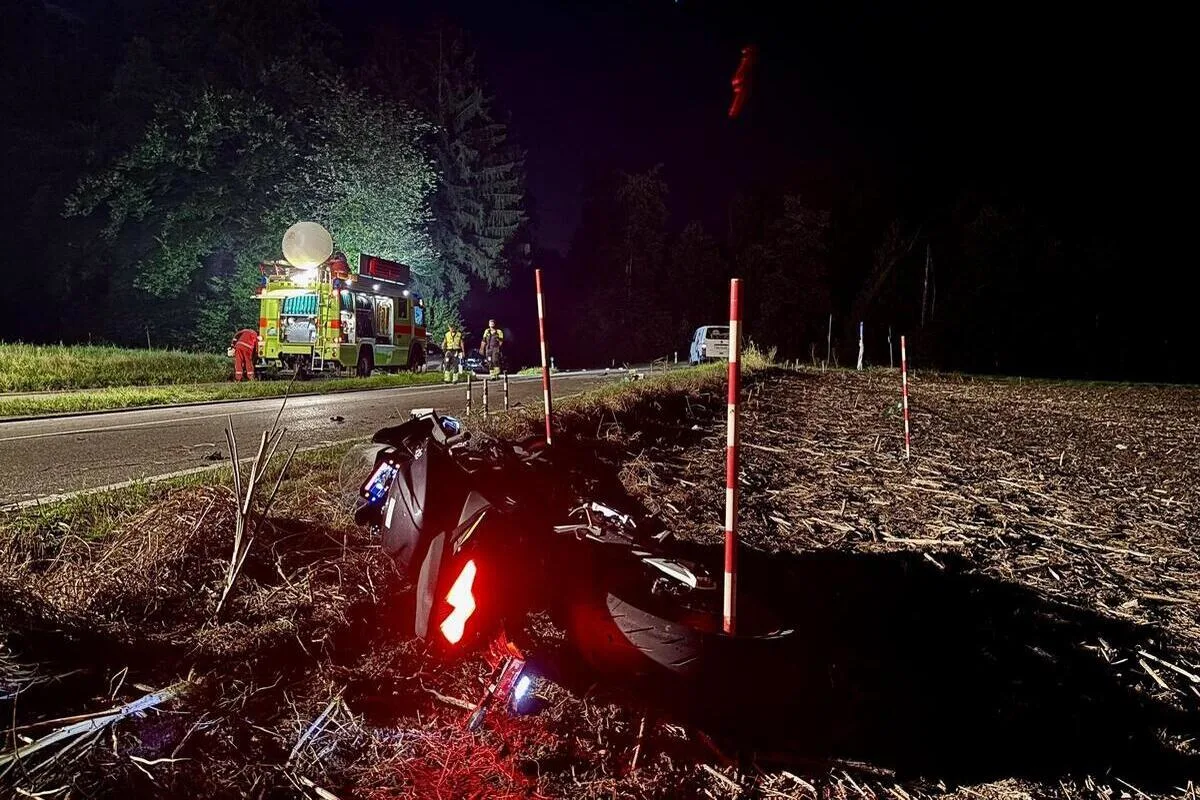 Dielsdorf ZH – Rega fliegt Motorradfahrer nach Unfall ins Spital 
